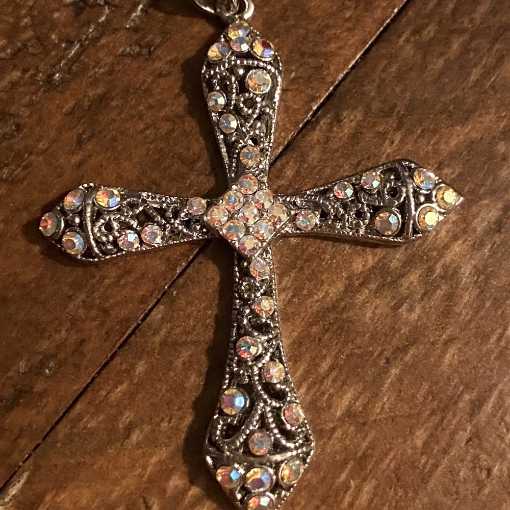 🌺 Cross with white and clear stones